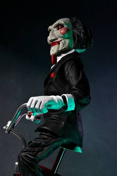Saw figurine sonore Billy with Tricycle 30 cm Neca