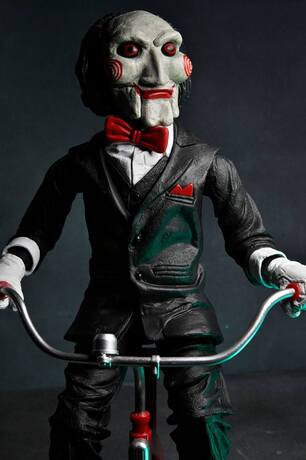Saw figurine sonore Billy with Tricycle 30 cm Neca