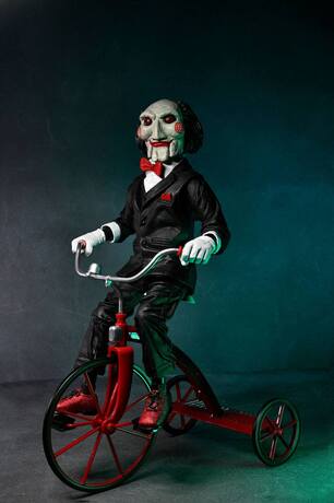 Saw figurine sonore Billy with Tricycle 30 cm Neca