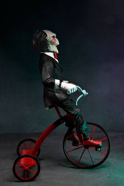 Saw figurine sonore Billy with Tricycle 30 cm Neca