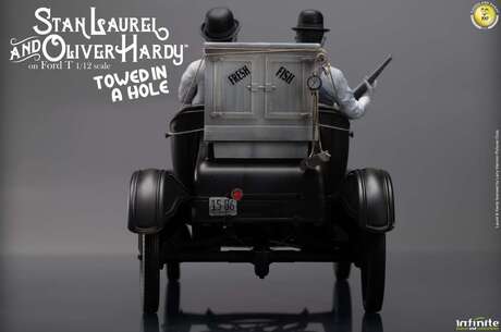 Laurel & hardy towed in a hole ford t 1/12 scale Infinite Statue