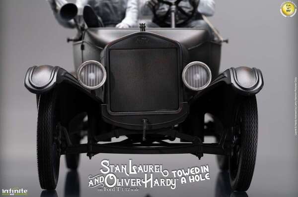 Laurel & hardy towed in a hole ford t 1/12 scale Infinite Statue
