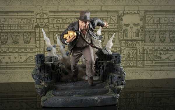 Indiana Jones: Les Aventuriers de l'arche maudit Deluxe Gallery statuette PVC Escape with Idol Diamond Select