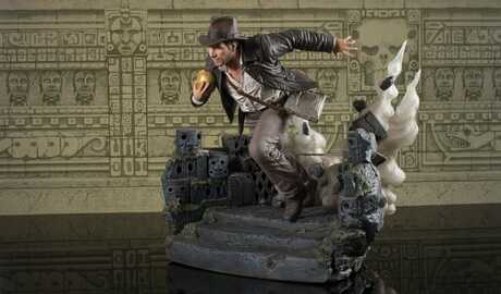 Indiana Jones: Les Aventuriers de l'arche maudit Deluxe Gallery statuette PVC Escape with Idol Diamond Select