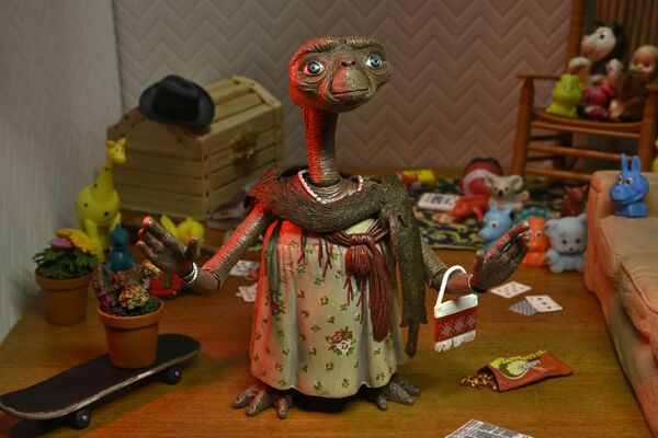 E.T. 40th anniversary E.T. Dress up AF Neca