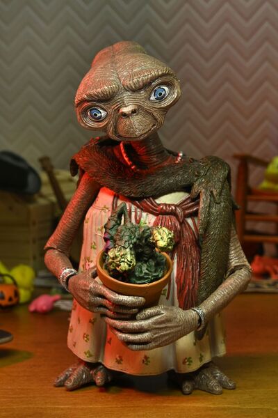 E.T. 40th anniversary E.T. Dress up AF Neca