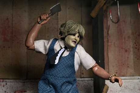 Massacre à la tronçonneuse Clothed figurine Leatherface with Old Lady Mask Neca