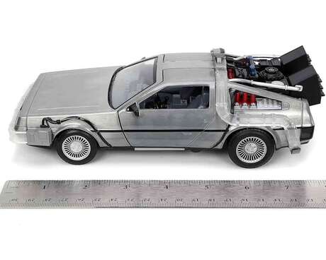 Retour vers le Futur Véhicule 1/24 Time Machine Model 1 DeLorean DMC-12 with lights JADA