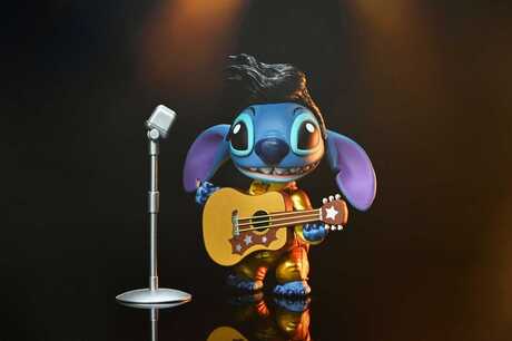 Lilo & Stitch figurine Ultimate Gold Suit Elvis Stitch NECA