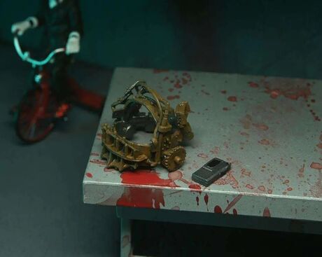 Saw figurine Ultimate Jigsaw Killer Red Robe Neca