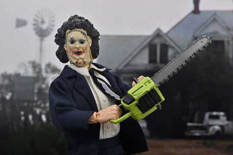Massacre à la tronçonneuse figurine Retro Clothed Leatherface (Pretty Woman Mask) 50th Anniversary  Neca