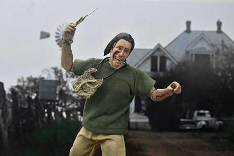 Massacre à la tronçonneuse figurine Clothed The Hitchhiker 50th Anniversary Neca