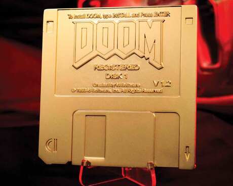 Doom Replik Floppy Disk Gold Plated Limited Edition Fanattik
