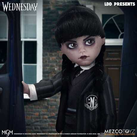 LDD La Famille Addams Living Dead Dolls Mercredi Wednesday Nevermore Academy Uniform Mezco