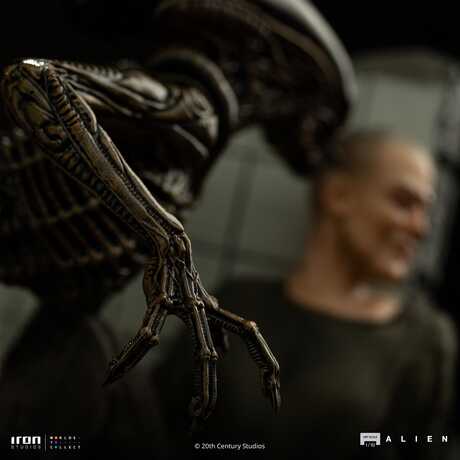 Alien 3 statuette 1/10 Art Scale Ellen Ripley and Dog Alien Iron Studios