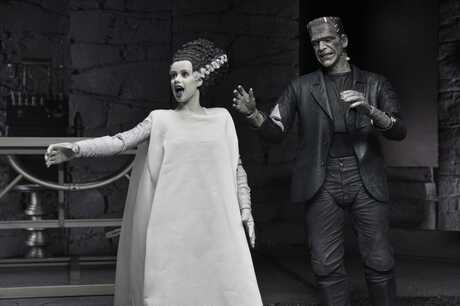 Universal Monsters pack 2 figurines La Fiancée de Frankenstein 90th Anniversary The Monster & His Mate (B&W) NECA