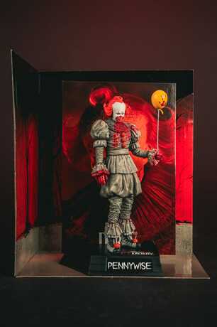 Ça Welcome to Derry Movie Maniacs figurine Pennywise (Bloody) McFarlane Toys