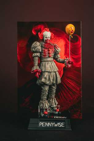 Ça Welcome to Derry Movie Maniacs figurine Pennywise (Bloody) McFarlane Toys