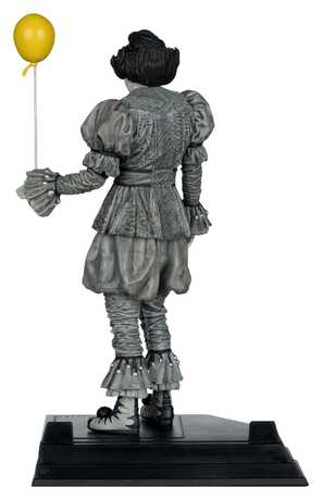 Ça Welcome to Derry Movie Maniacs figurine Pennywise (Black & White) McFarlane Toys