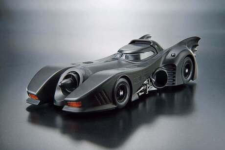 Batman 1989 Batmobile 1/35 Model Kit Bandai