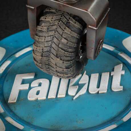 Fallout figurine PVC (Amazon) Victor the Securitron Dark Horse