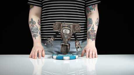 Fallout figurine PVC (Amazon) Victor the Securitron Dark Horse