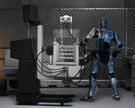 RoboCop figurine Ultimate Battle Damaged RoboCop with Chair Neca