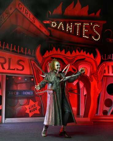 Beetlejuice (1988) diorama Trenchcoat with Spikes Inferno Room Deluxe Set Neca