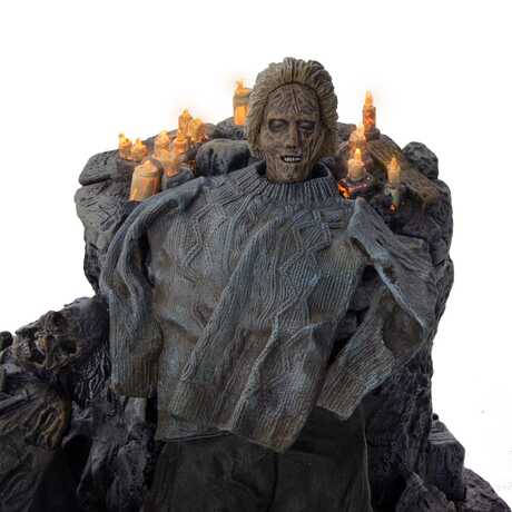 Friday the 13th: The Game Pamela Shrine Diorama NECA