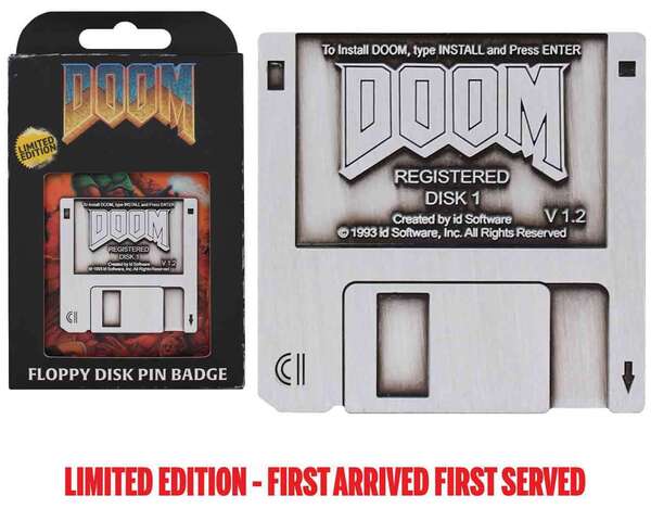 Doom floppy disk pin badge Fanattik