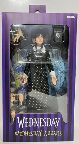 Wednesday figurine Mercredi (Classic Dress) NECA