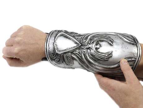 Assassin's Creed 2 réplique Roleplay The Hidden Blade of Ezio Auditore NECA