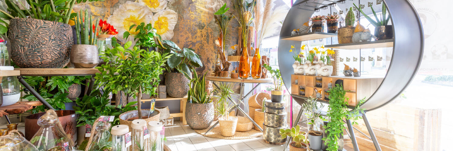 À La Roseraie d'Antan venez découvrir des créations florales surprenantes et séduisantes : faîtes- vous plaisir et faîtes plaisir à vos proches en offrant des fleurs !
