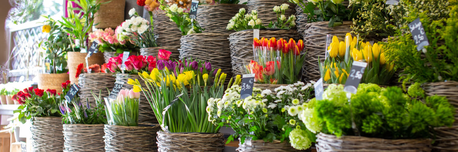 À La Roseraie d'Antan venez découvrir des créations florales surprenantes et séduisantes : faîtes- vous plaisir et faîtes plaisir à vos proches en offrant des fleurs !