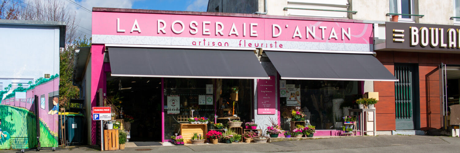 À La Roseraie d'Antan venez découvrir des créations florales surprenantes et séduisantes : faîtes- vous plaisir et faîtes plaisir à vos proches en offrant des fleurs !