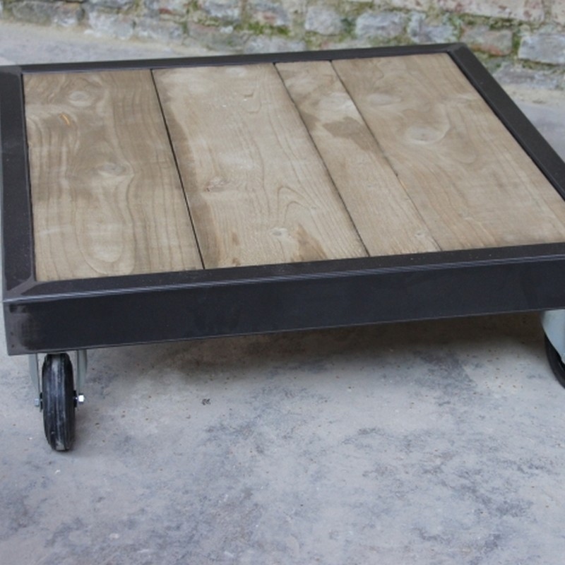 Table basse à roulettes en palette Table basse à roulettes en palette
