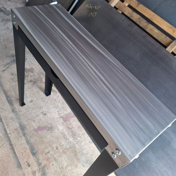 console métal tiroir