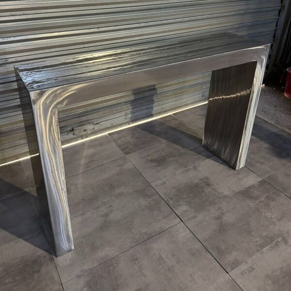 Console metal brut