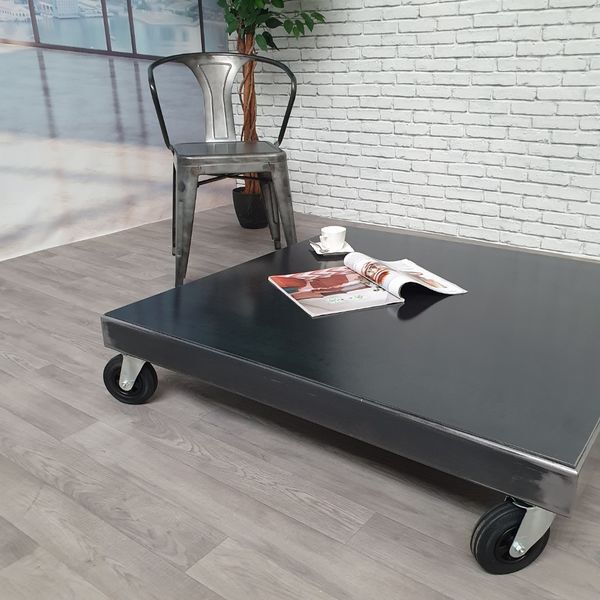 Table basse acier brut