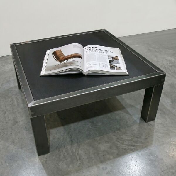 Table basse acier brut verni
