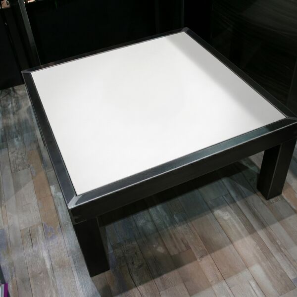 Table basse acier brut verni