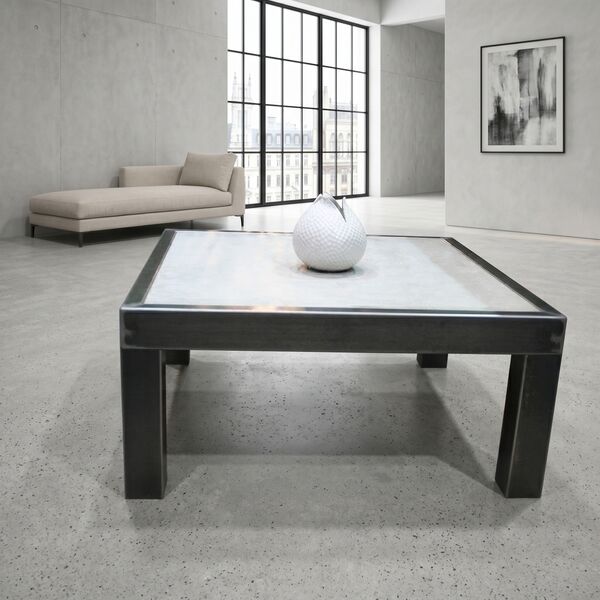 Table basse acier brut verni