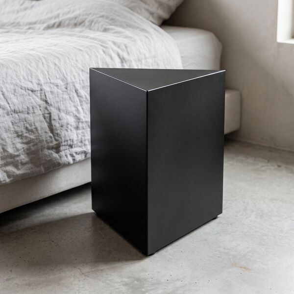 Table de chevet triangulaire