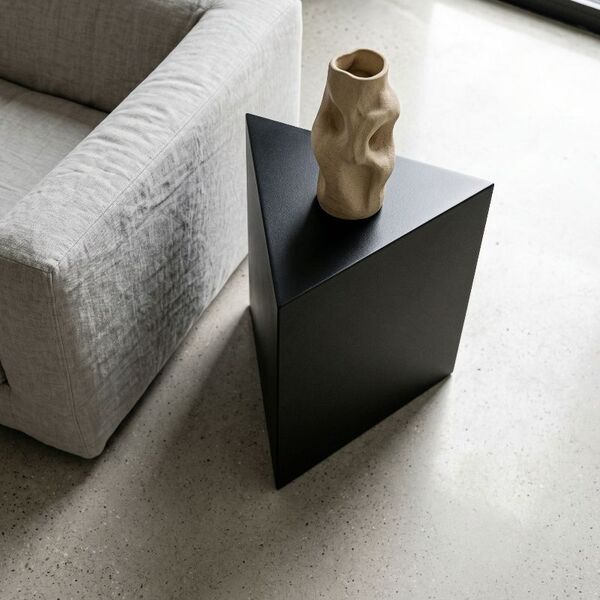 Table de chevet triangulaire