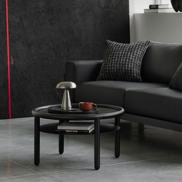 Table basse ronde noire avec étagère