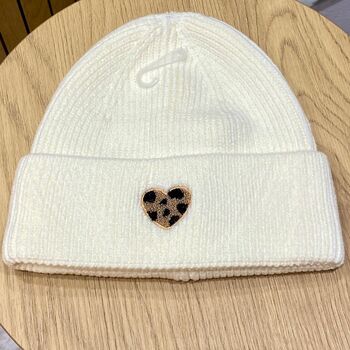 Bonnet Maille Motif Coeur Léopard - Chaud, Tendance & Confortable / 100% Acrylique