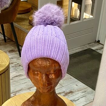 Bonnet Maille Torsadée Doublé Polaire avec Pompon - Chaleur & Style / 100% Viscose