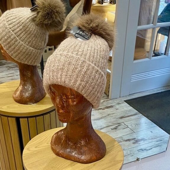 Bonnet 100% Viscose Irisé avec Pompon