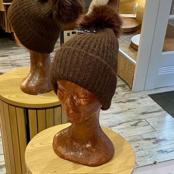 Bonnet 100% Viscose Irisé avec Pompon