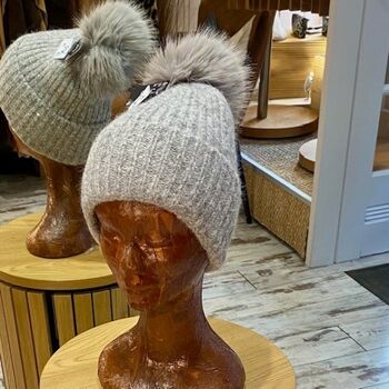 Bonnet 100% Viscose Irisé avec Pompon